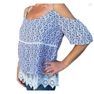 NWT Stitch Fix Langlock Cold Shoulder Blouse Large Skies are Blue shirt Lace Hem